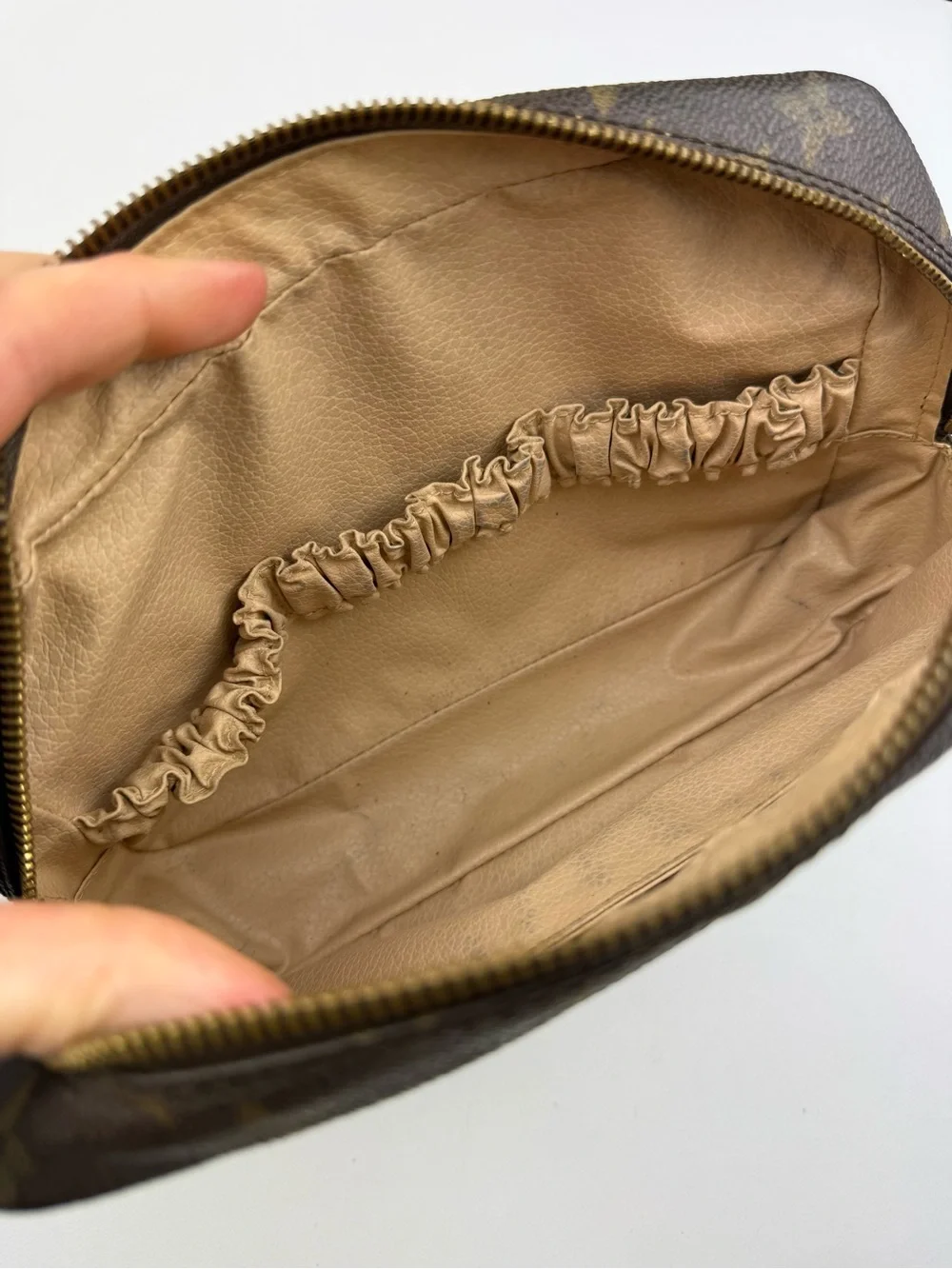 LOUIS VUITTON Monogram Trousse Toilette 23